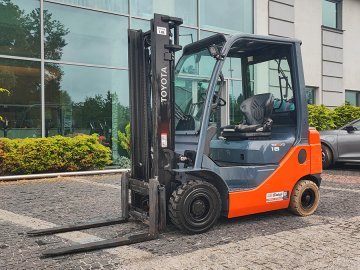 Wózek widłowy gazowy Toyota 02-8FGF18