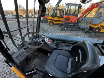 KOPIA wózek widłowy JCB TLT30D