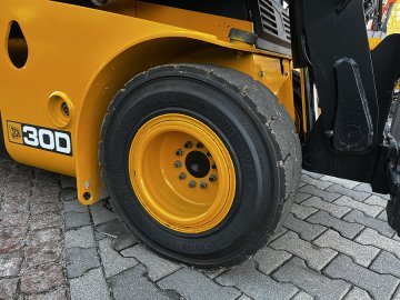 KOPIA wózek widłowy JCB TLT30D