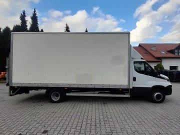 samochód dostawczy kontener z winda Iveco Daily 70C18